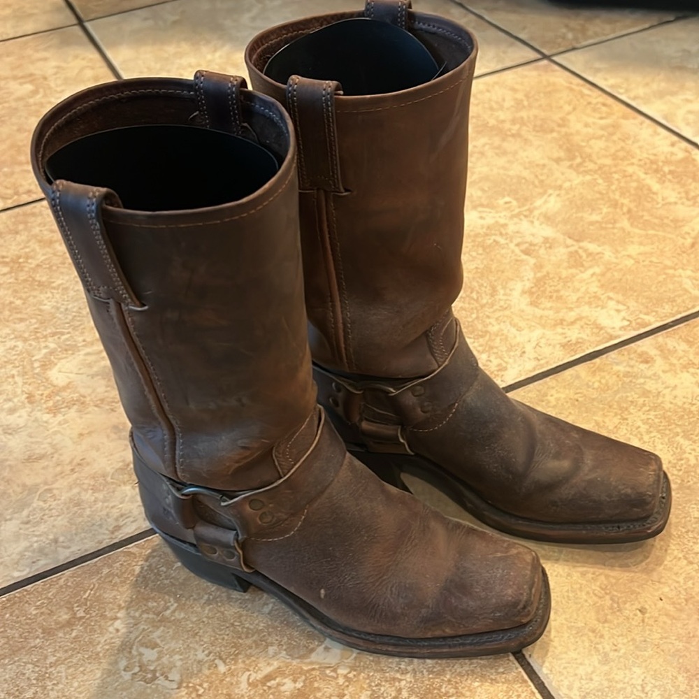 ✨EXCELLENT condition Frye Harness 12R✨